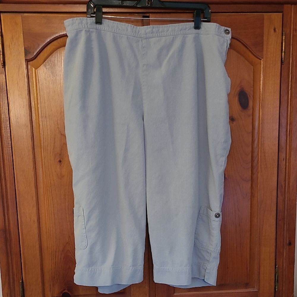 Light Sage Women's Capris